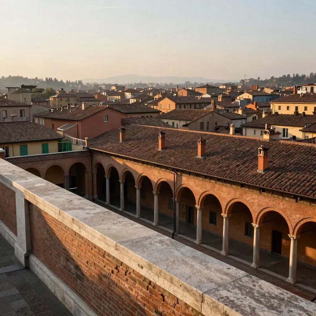 Portici e tetti di Bologna al tramonto, visti da una terrazza alta con atmosfera calda.